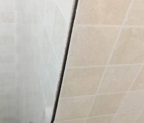 仁和瓷砖空鼓维修公司分享阳台瓷砖脱落的修复过程可以分为以下几个步骤